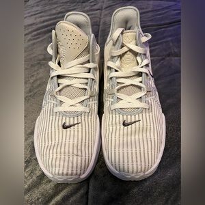 Nike Lebron Witness VI volleyball / court shoes NEVER WORN